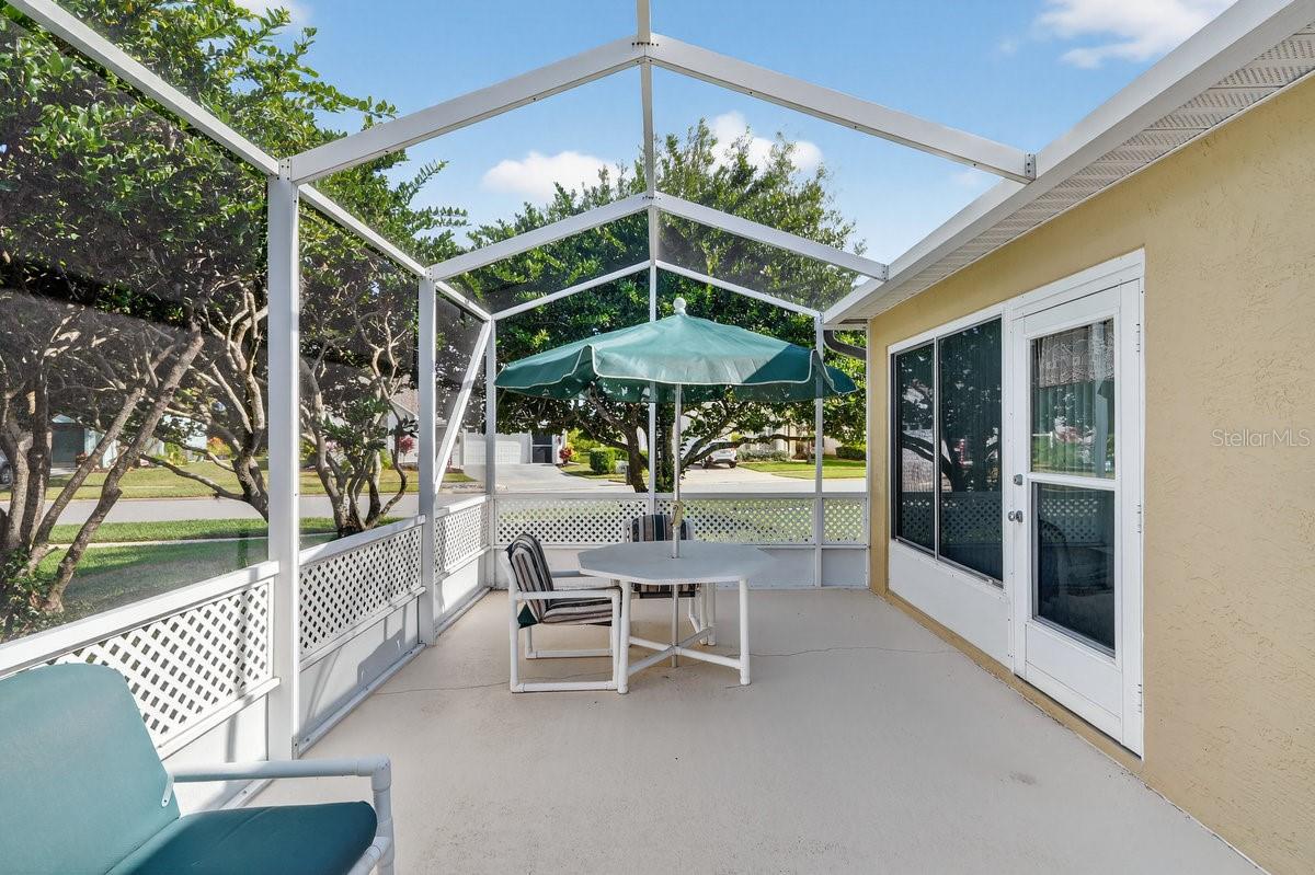 Image 17 of 47 For 670 Wellesley Court