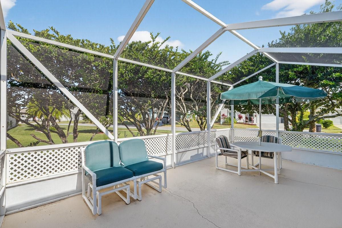 Image 18 of 47 For 670 Wellesley Court