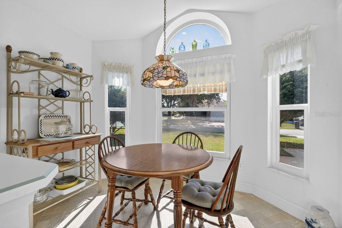 Image 26 of 47 For 670 Wellesley Court