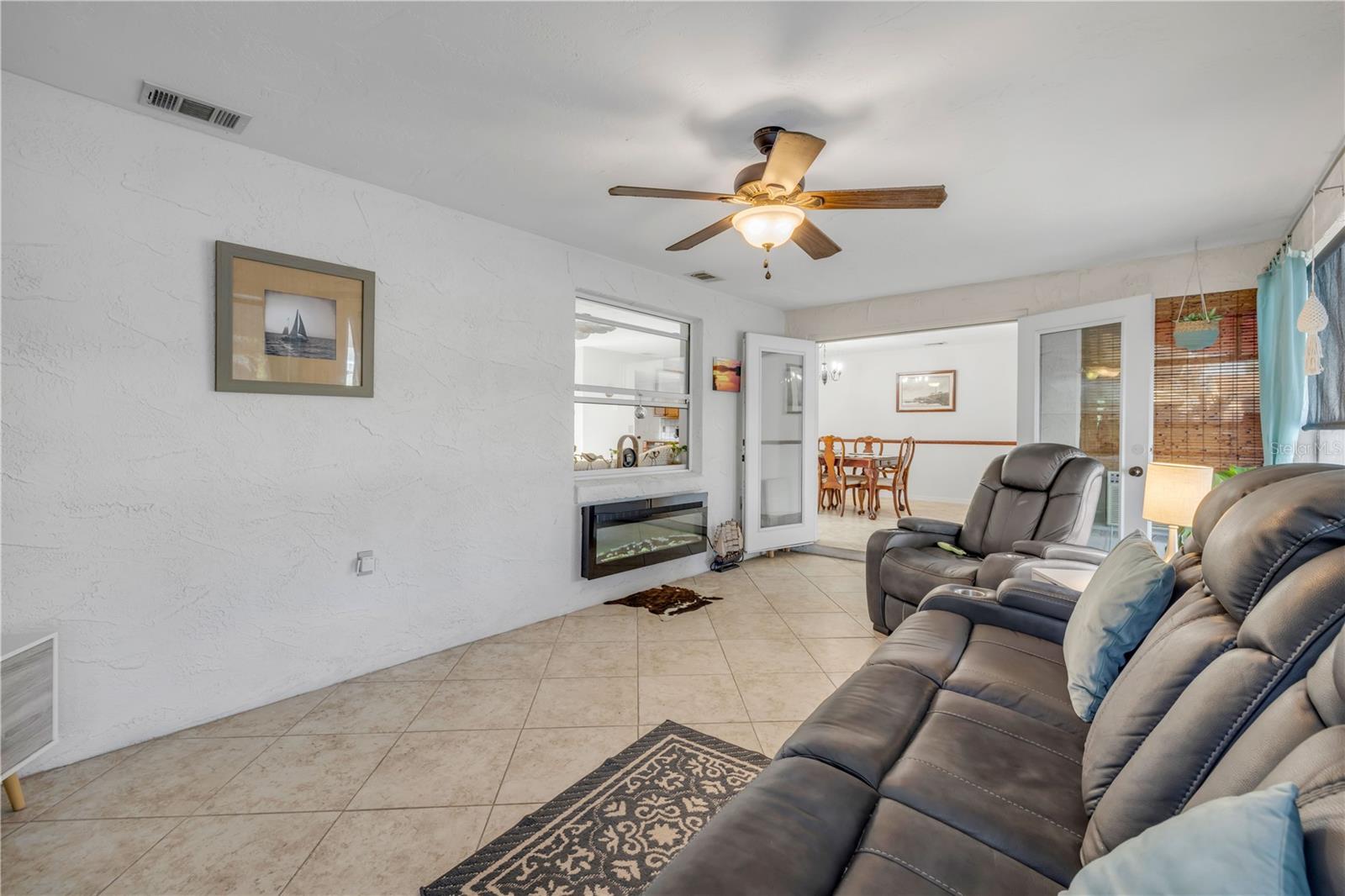 Image 14 of 33 For 2425 Travelers Palm Drive