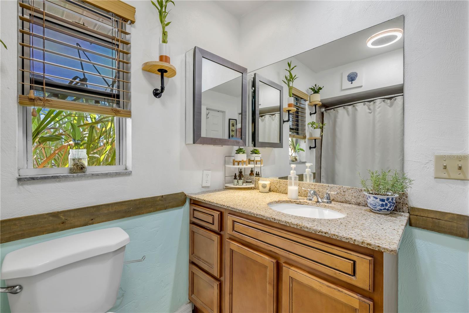 Image 18 of 33 For 2425 Travelers Palm Drive