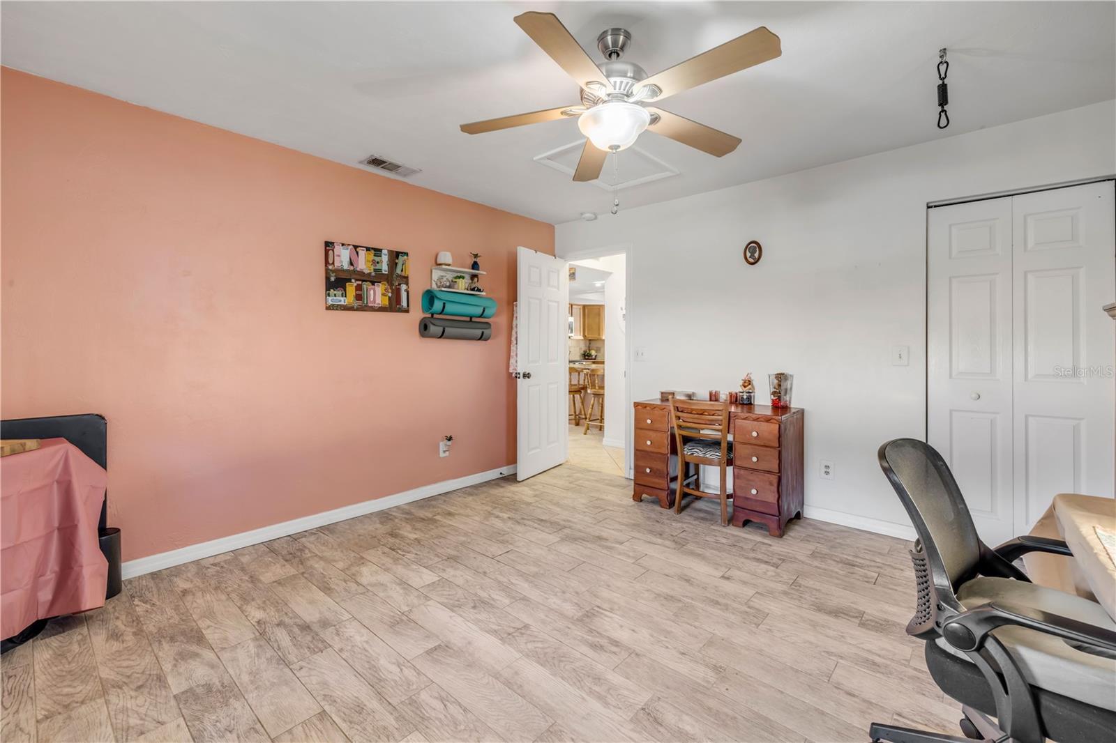 Image 20 of 33 For 2425 Travelers Palm Drive