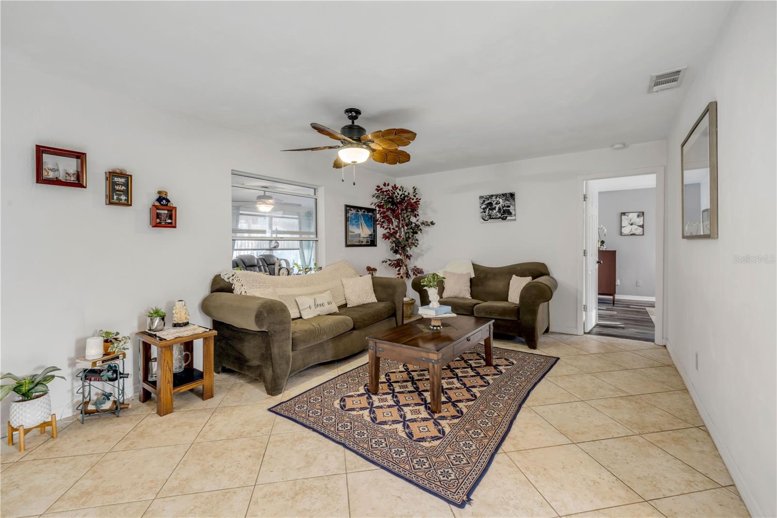 Image 6 of 33 For 2425 Travelers Palm Drive
