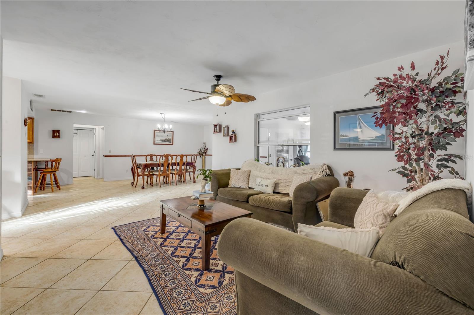 Image 7 of 33 For 2425 Travelers Palm Drive