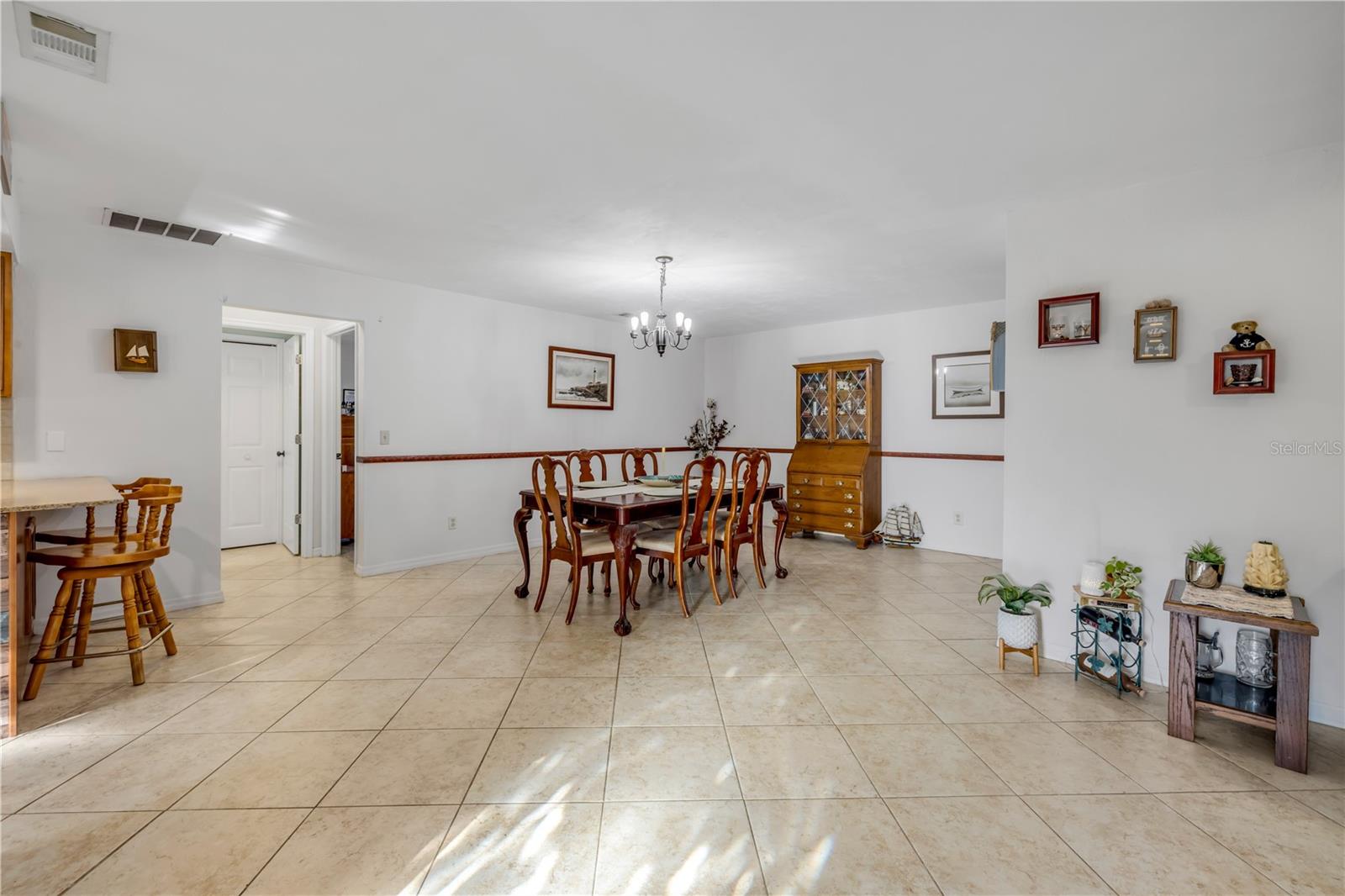 Image 8 of 33 For 2425 Travelers Palm Drive