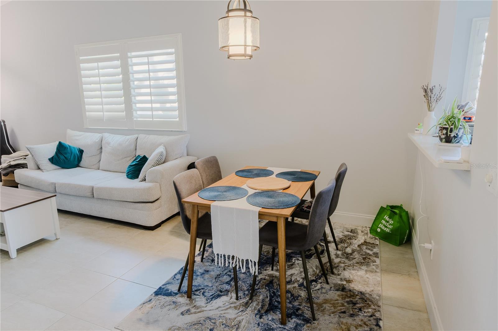 Image 10 of 41 For 163 Breezeway Court