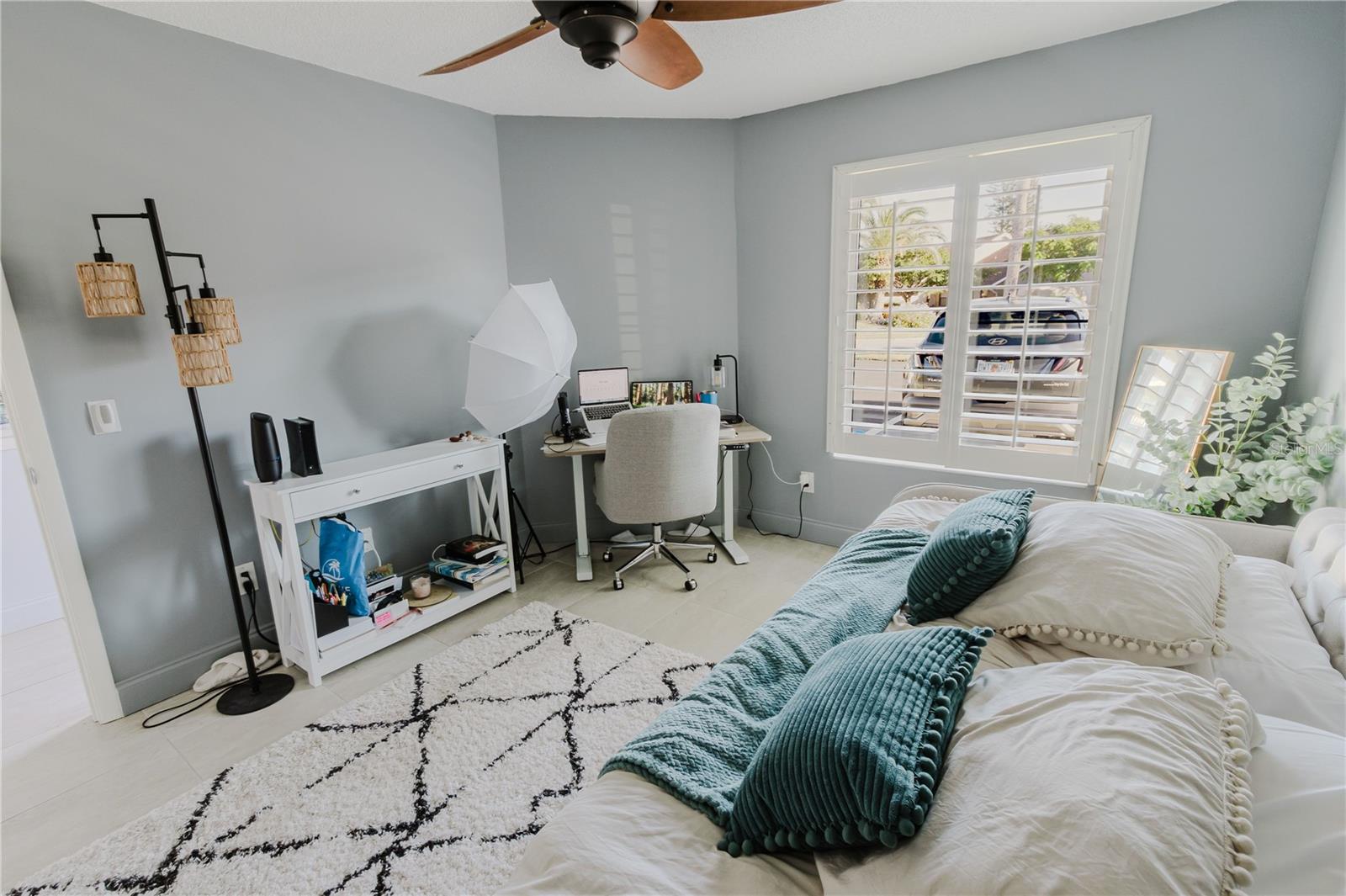 Image 15 of 41 For 163 Breezeway Court