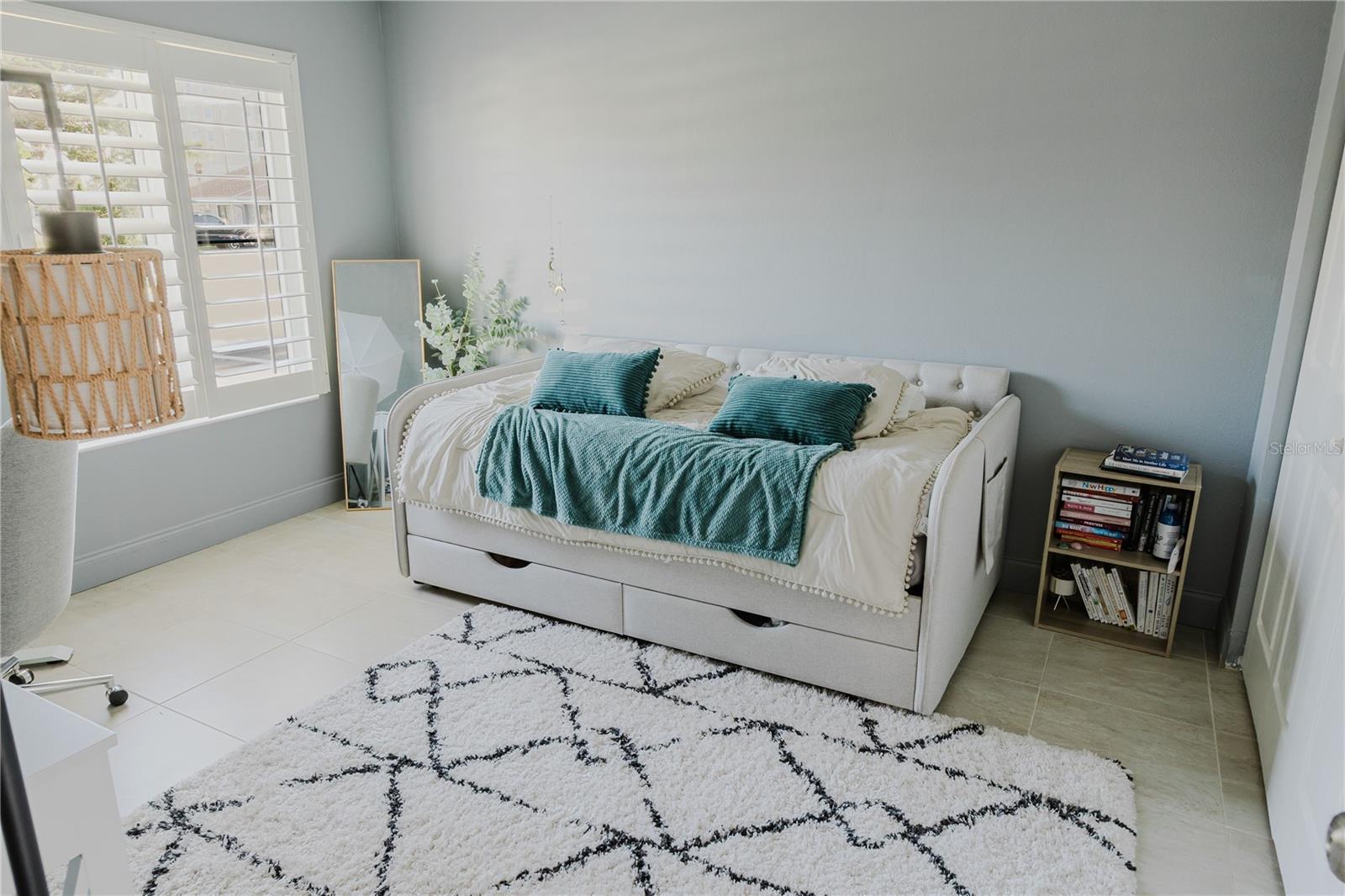 Image 16 of 41 For 163 Breezeway Court