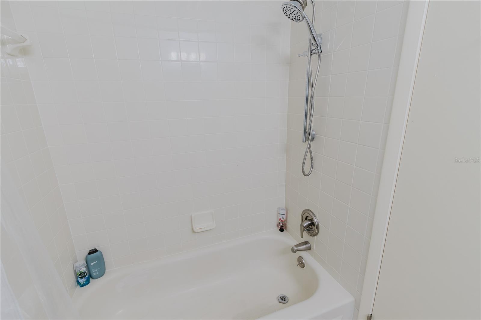 Image 17 of 41 For 163 Breezeway Court