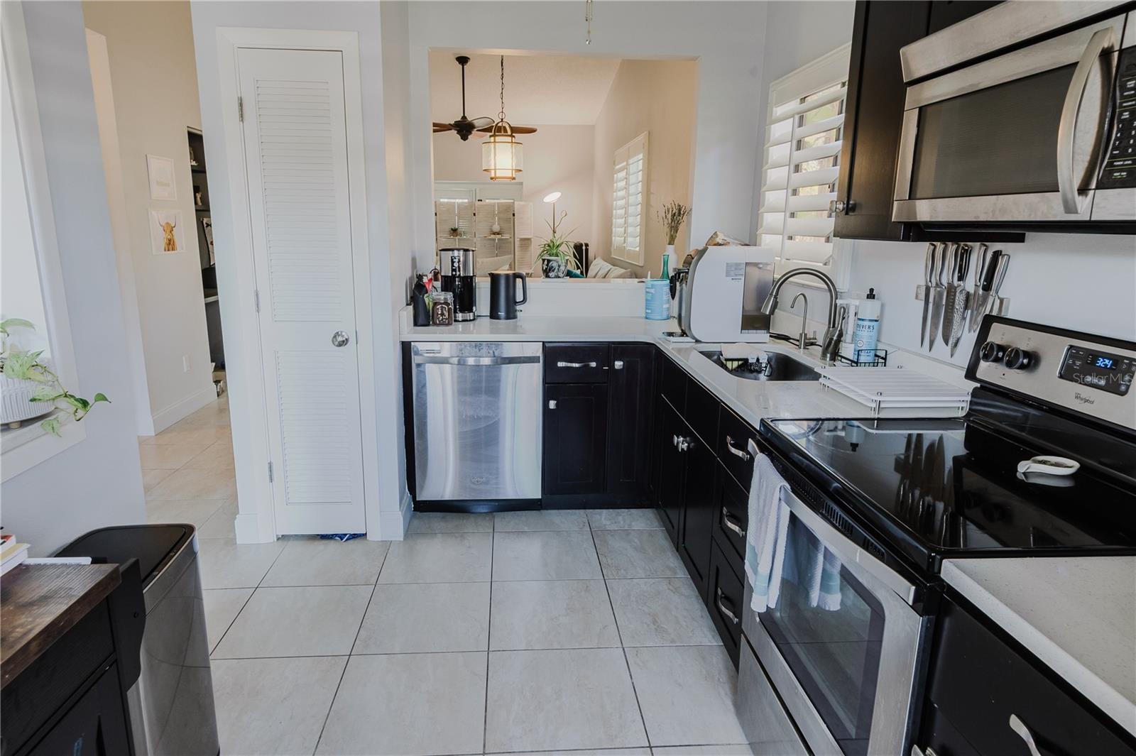 Image 19 of 41 For 163 Breezeway Court