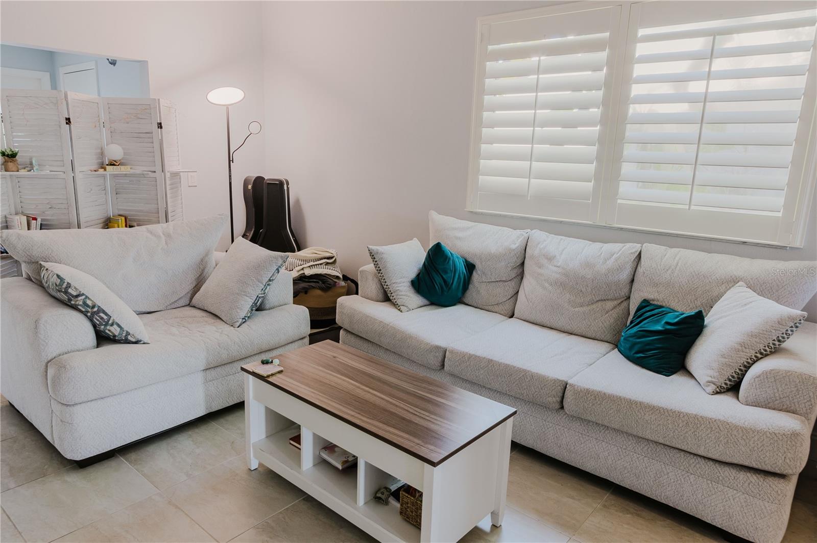 Image 22 of 41 For 163 Breezeway Court