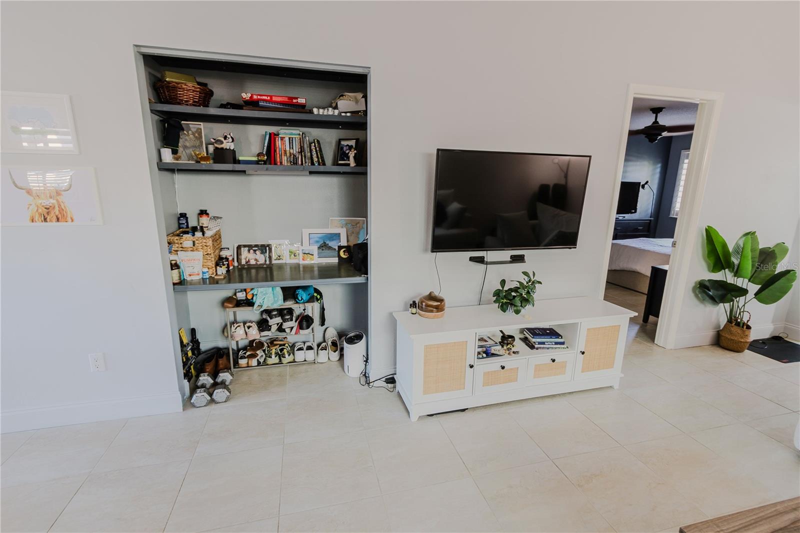 Image 23 of 41 For 163 Breezeway Court