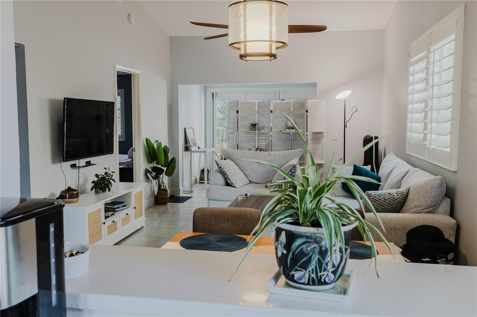 Image 24 of 41 For 163 Breezeway Court