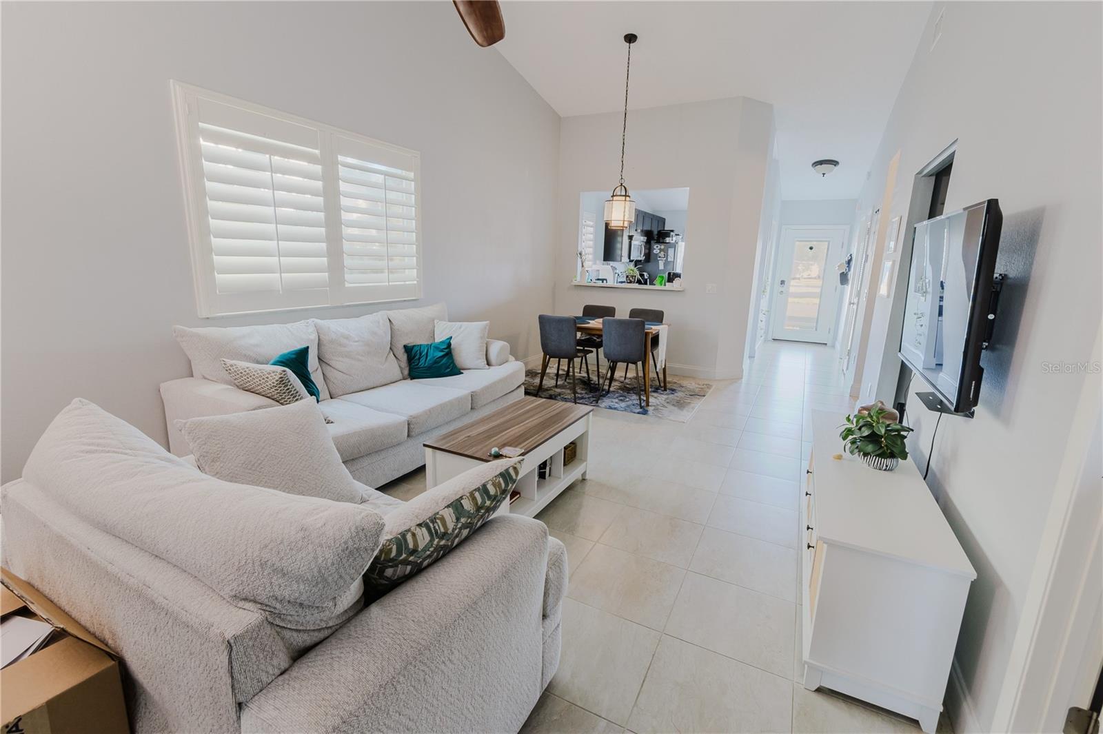 Image 29 of 41 For 163 Breezeway Court