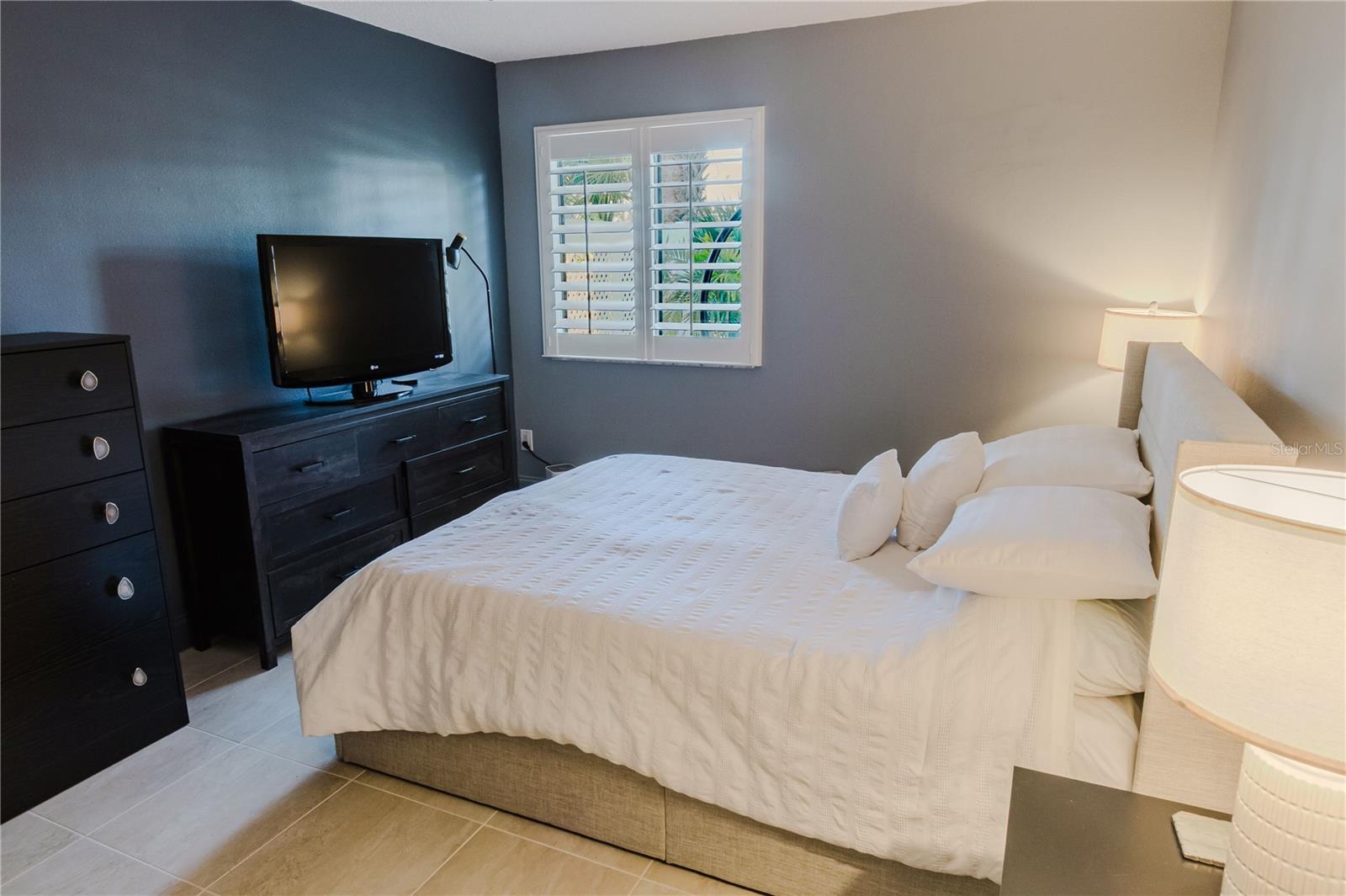 Image 31 of 41 For 163 Breezeway Court