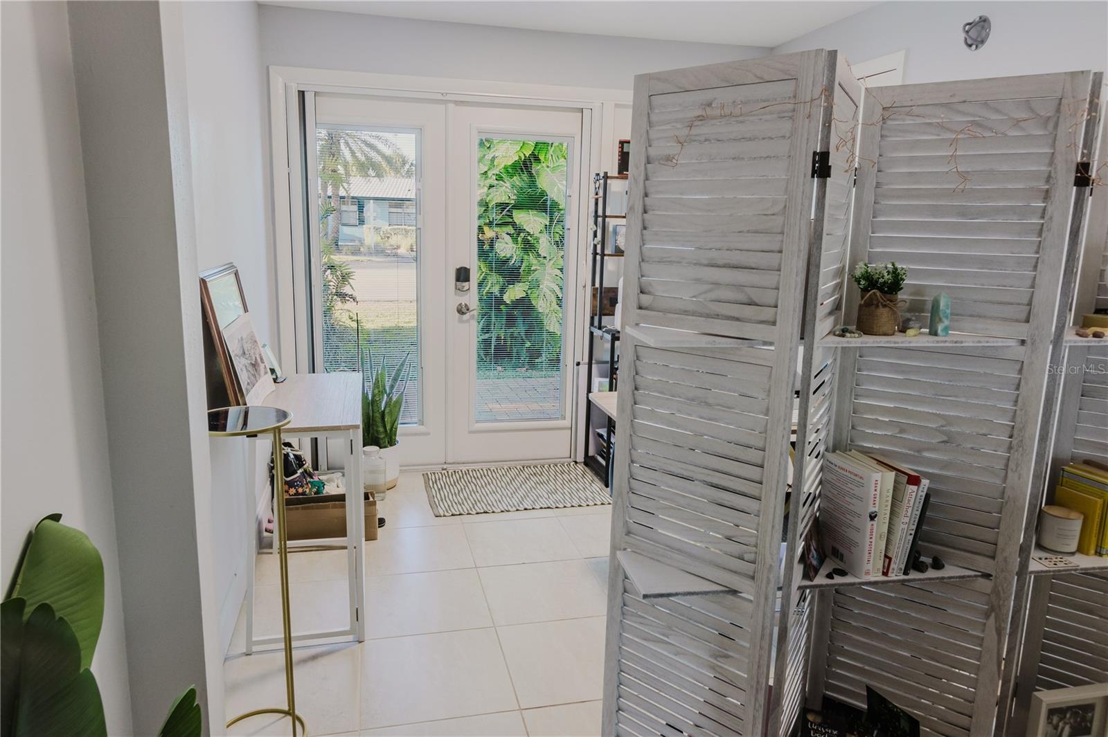 Image 7 of 41 For 163 Breezeway Court