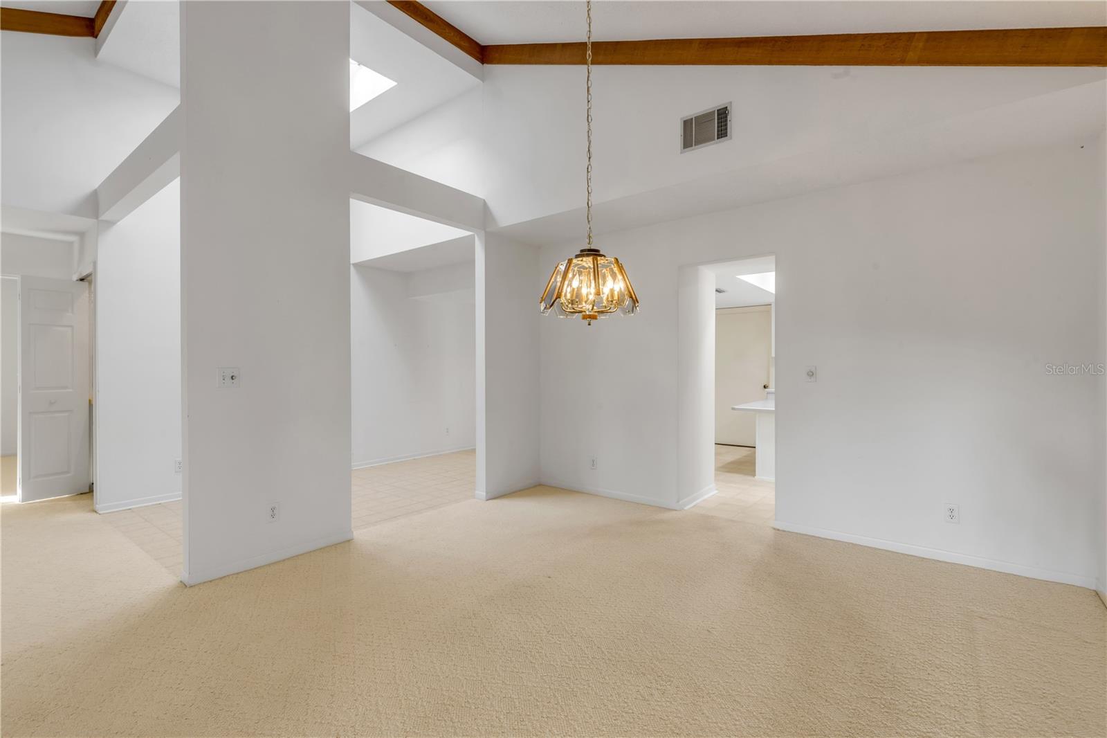 Image 10 of 59 For 706 Tantallon Court