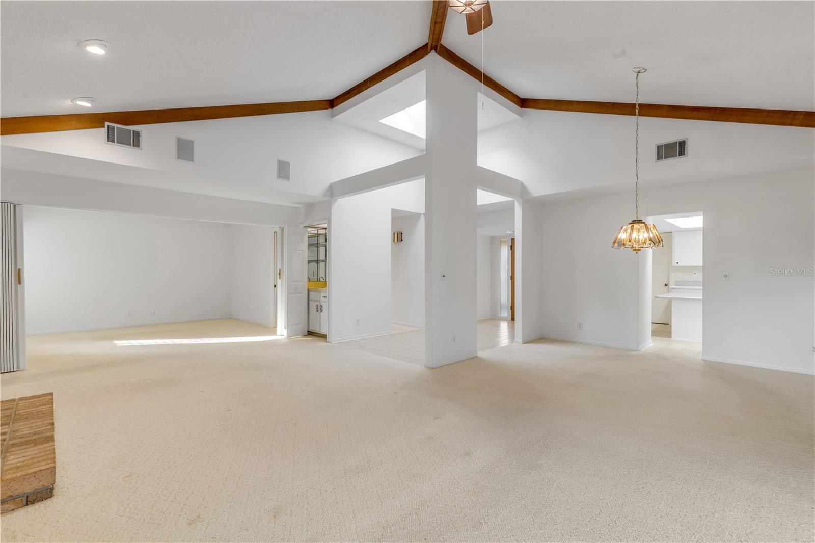 Image 17 of 59 For 706 Tantallon Court