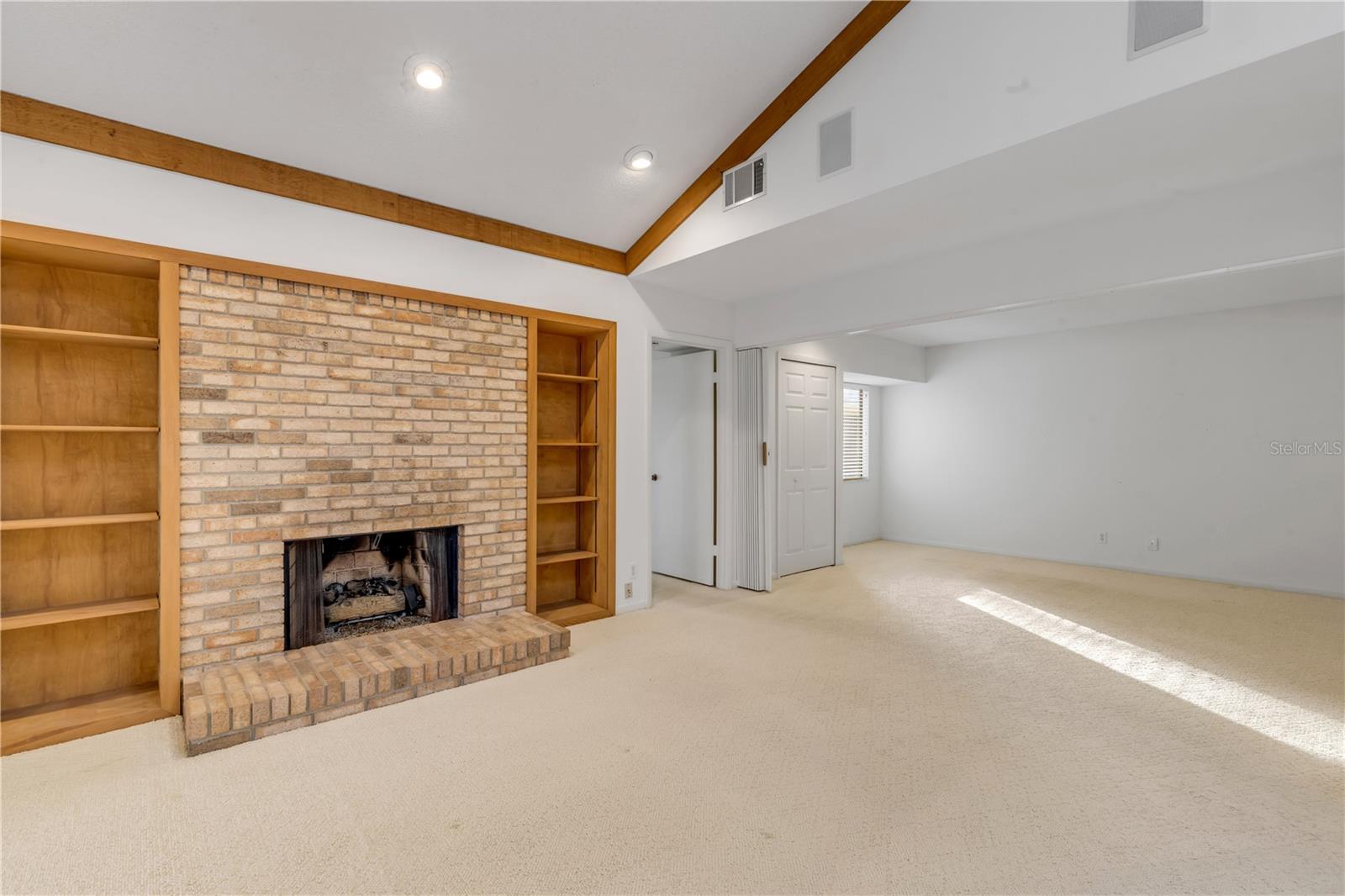 Image 22 of 59 For 706 Tantallon Court