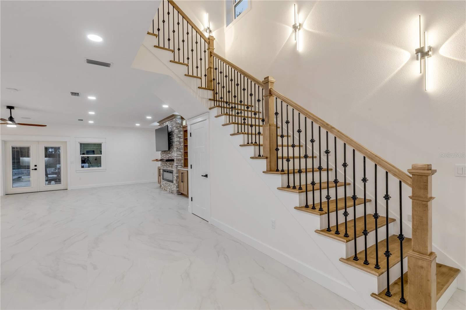 Image 12 of 42 For 511 Yupon Street