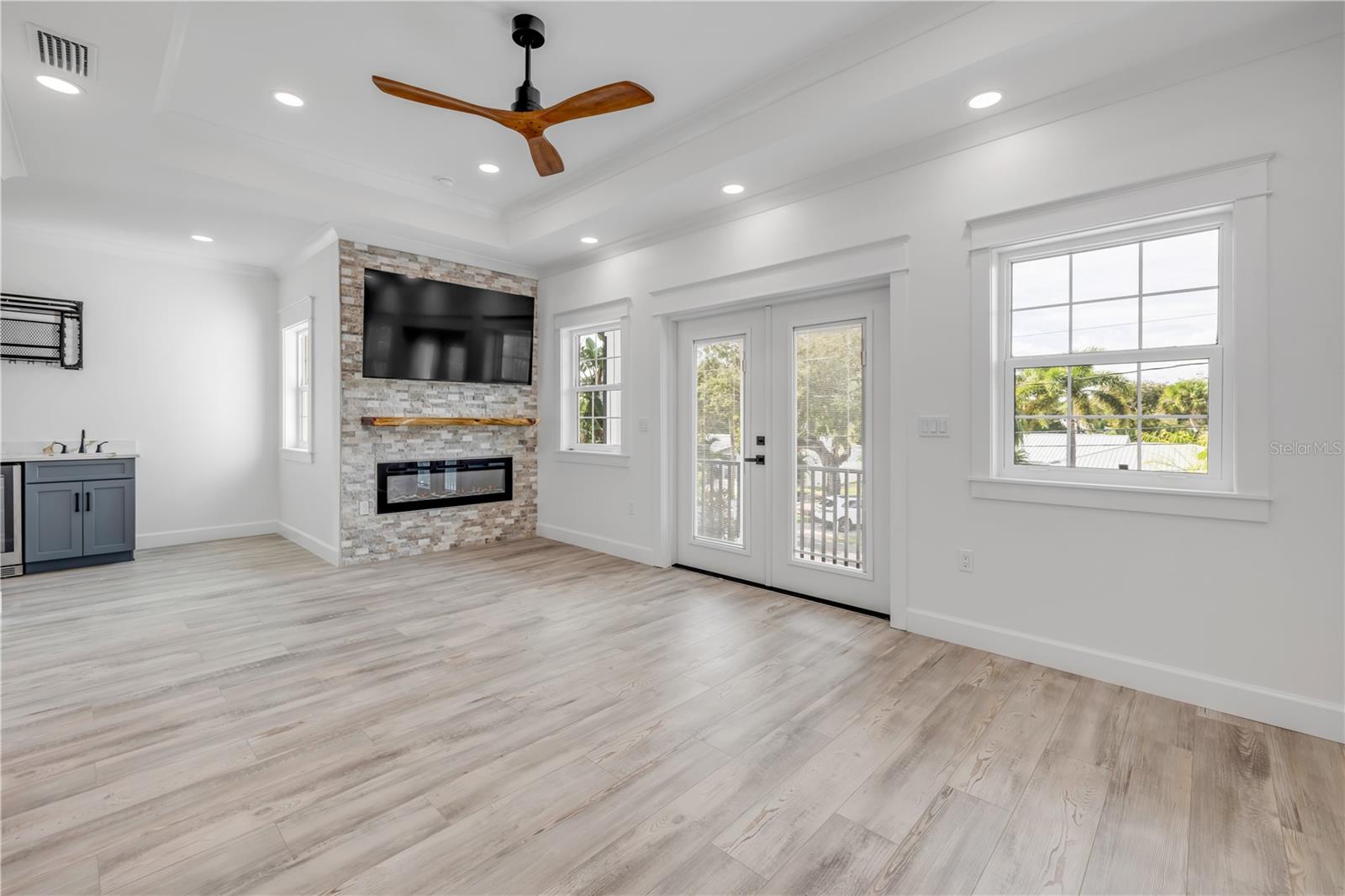 Image 16 of 42 For 511 Yupon Street