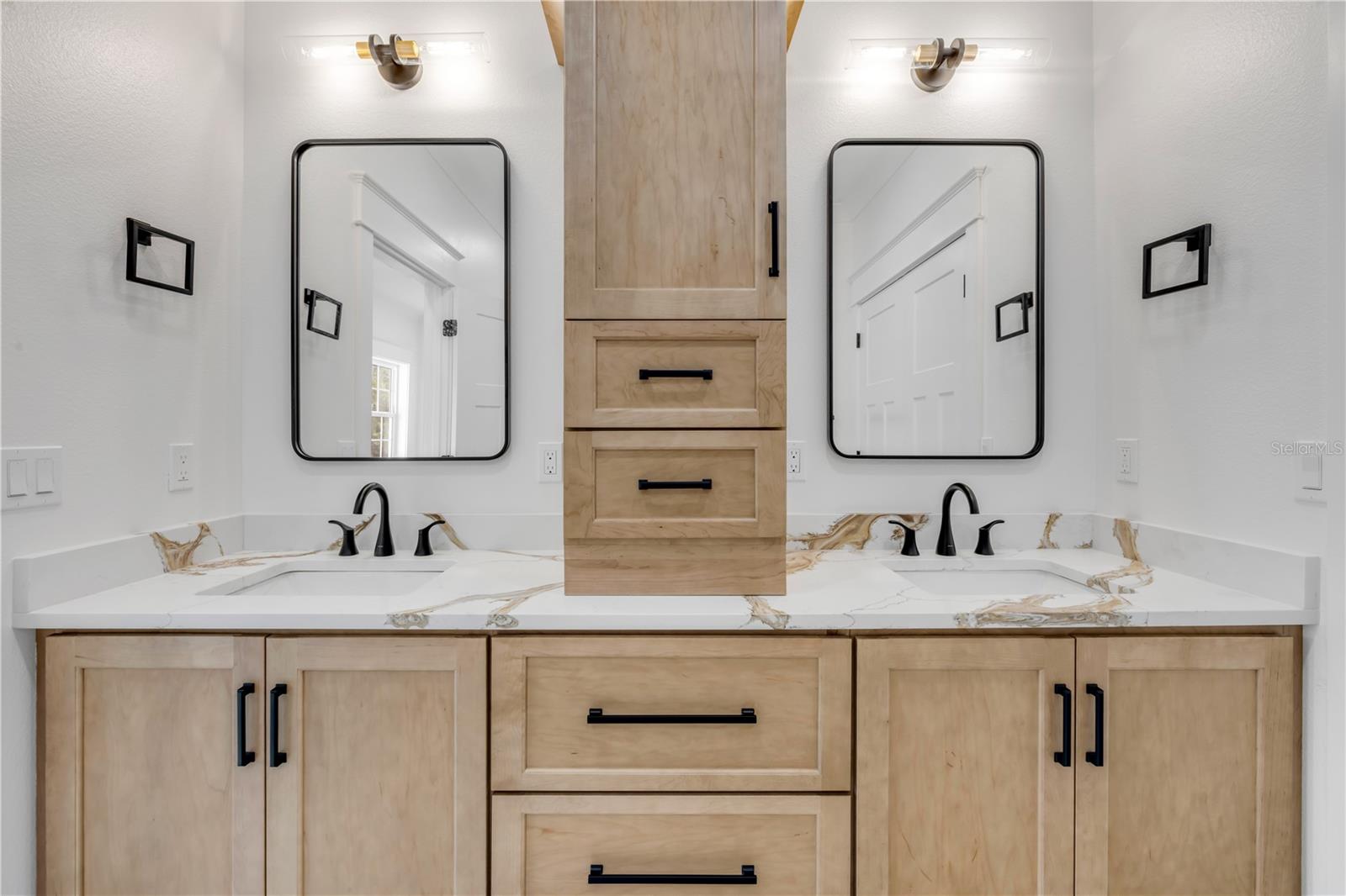 Image 19 of 42 For 511 Yupon Street