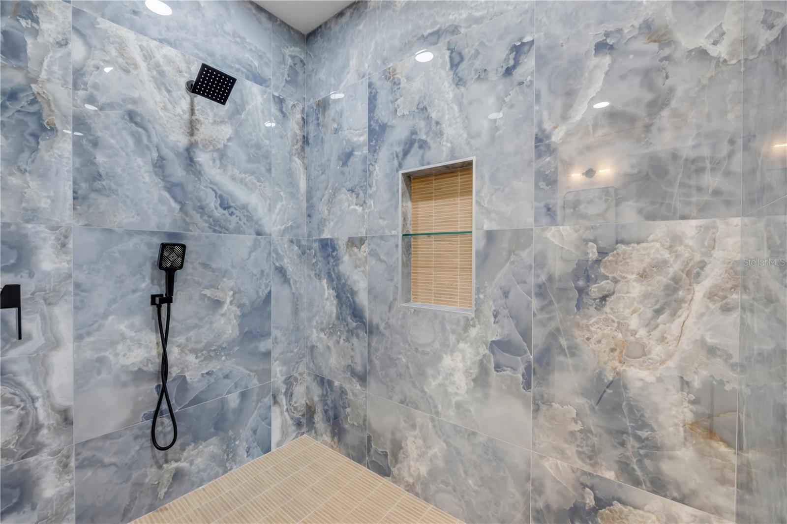 Image 20 of 42 For 511 Yupon Street