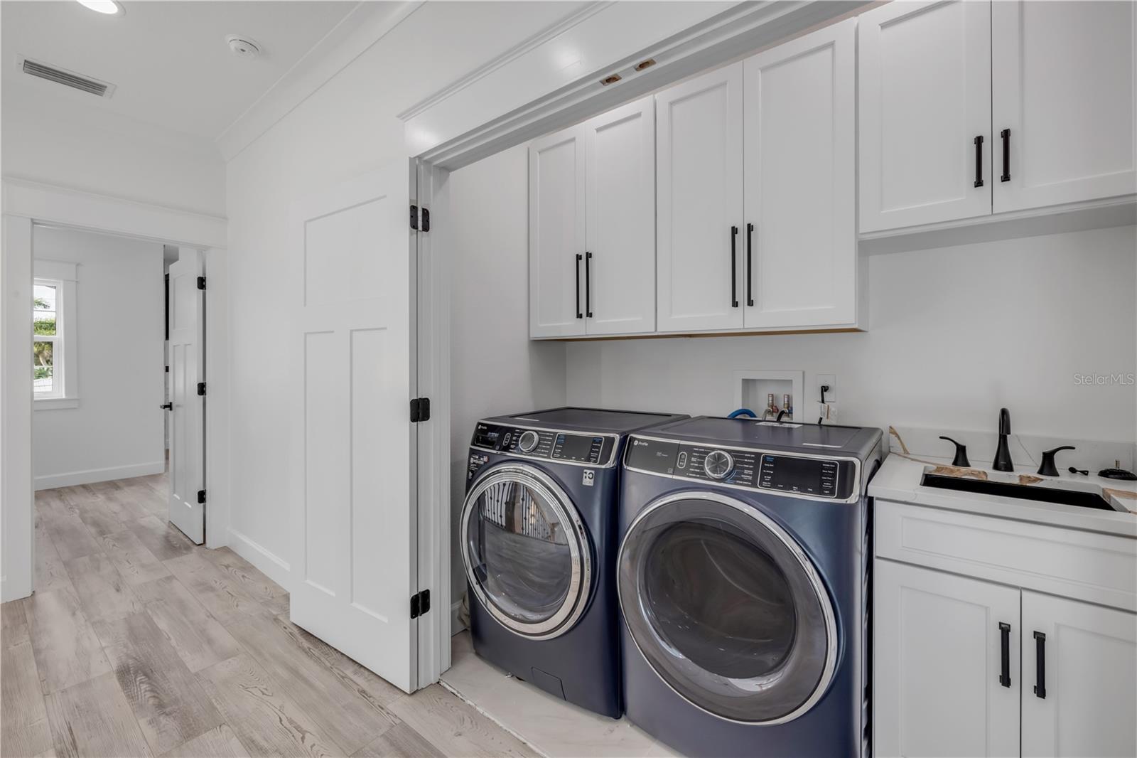 Image 21 of 42 For 511 Yupon Street