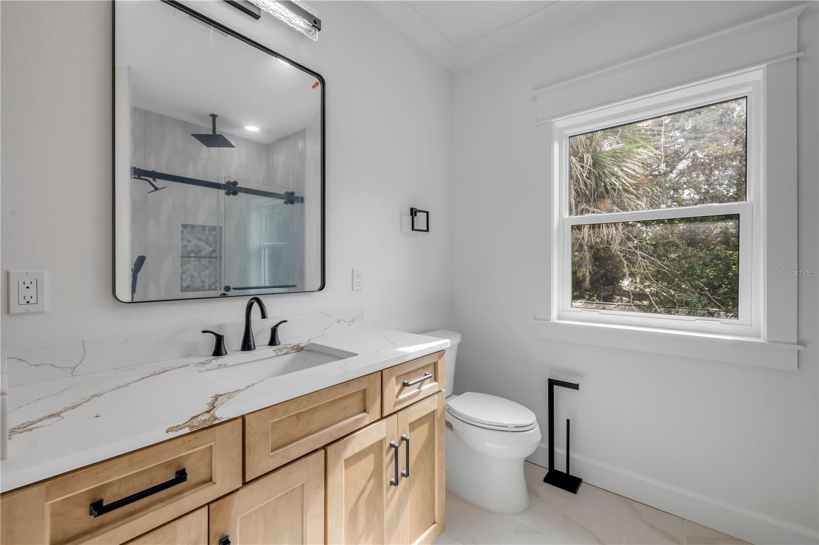 Image 22 of 42 For 511 Yupon Street