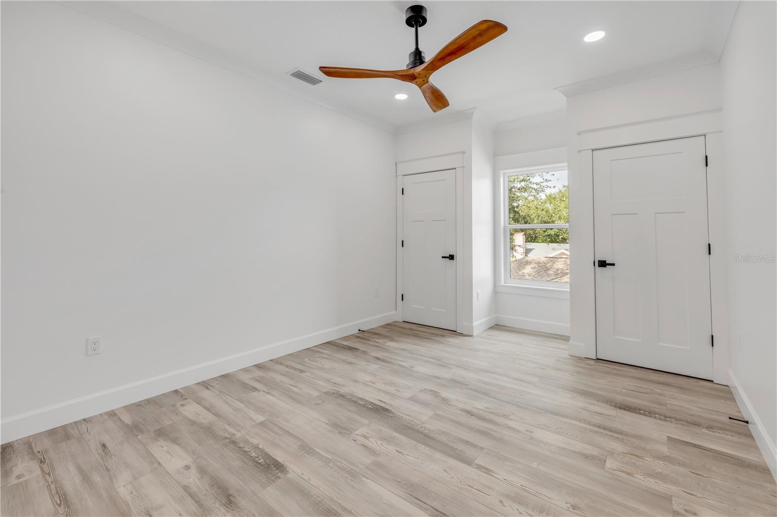 Image 28 of 42 For 511 Yupon Street