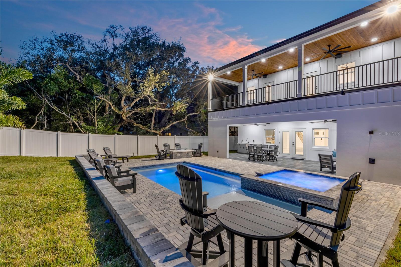 Image 3 of 42 For 511 Yupon Street