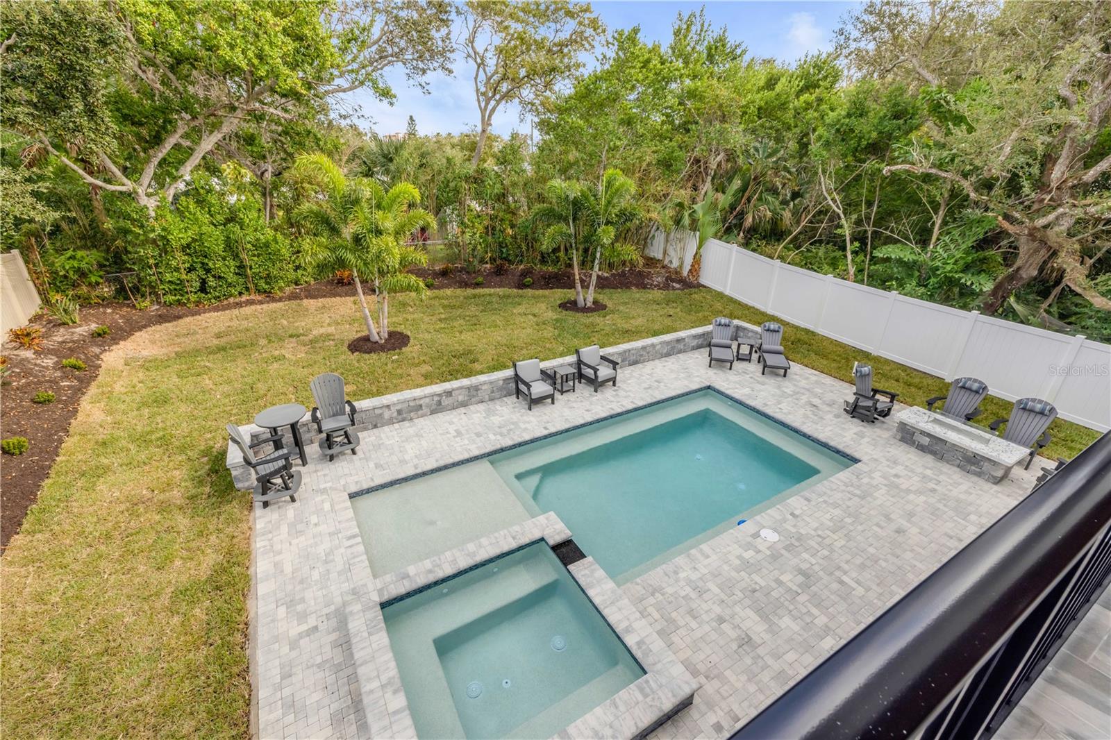 Image 32 of 42 For 511 Yupon Street