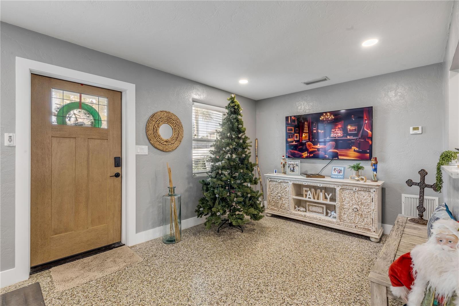 Image 13 of 76 For 402 Lincoln Avenue