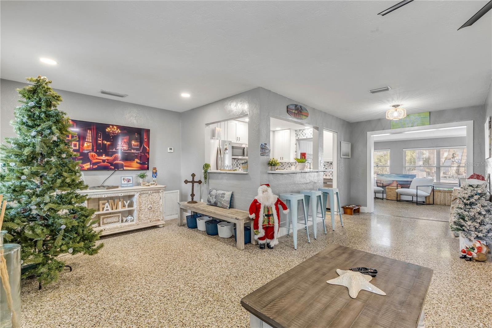 Image 14 of 76 For 402 Lincoln Avenue