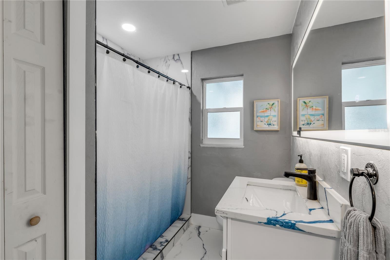 Image 21 of 76 For 402 Lincoln Avenue