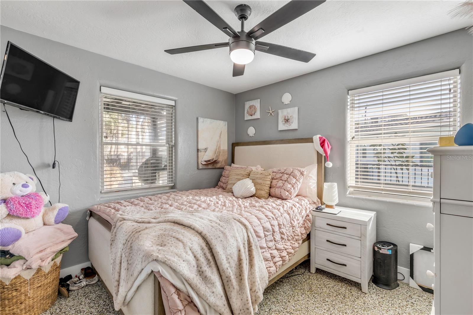 Image 23 of 76 For 402 Lincoln Avenue