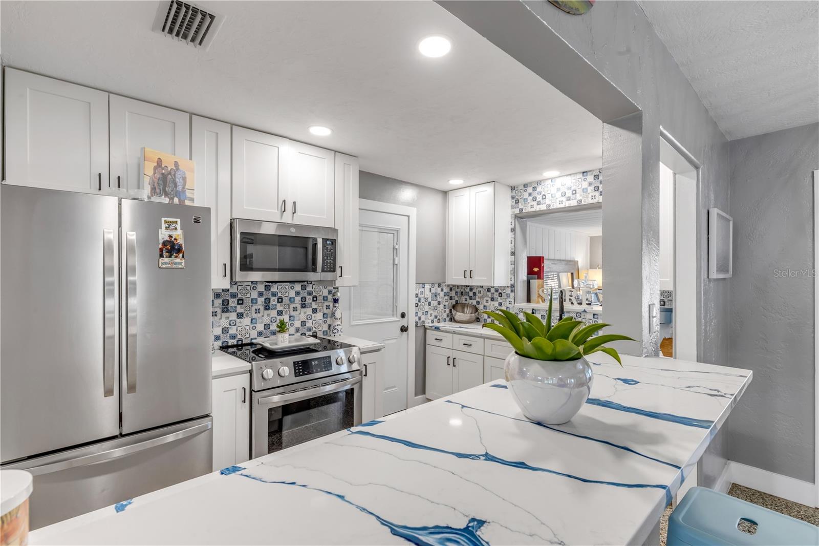 Image 31 of 76 For 402 Lincoln Avenue