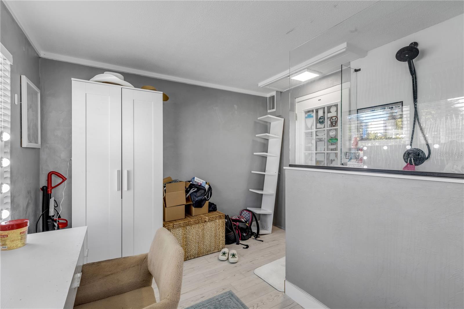 Image 49 of 76 For 402 Lincoln Avenue