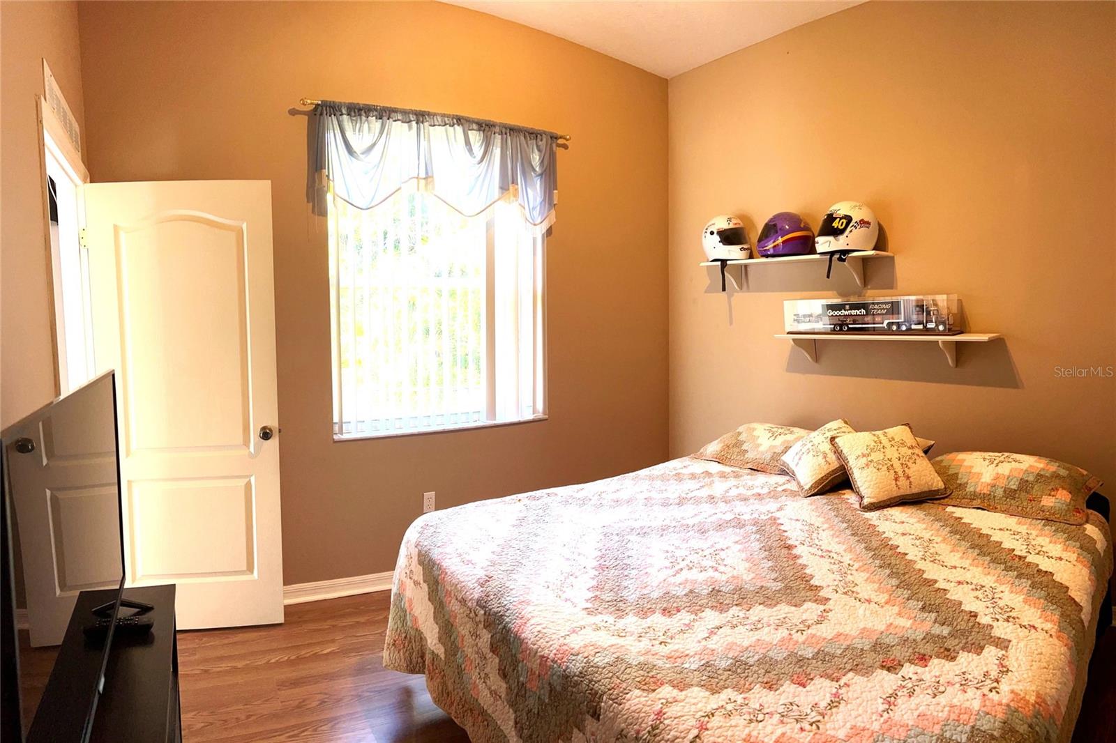 Image 18 of 25 For 3817 Birch Mountain Road