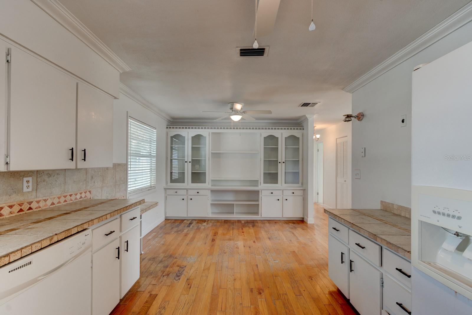 Image 10 of 34 For 922 Locust Street