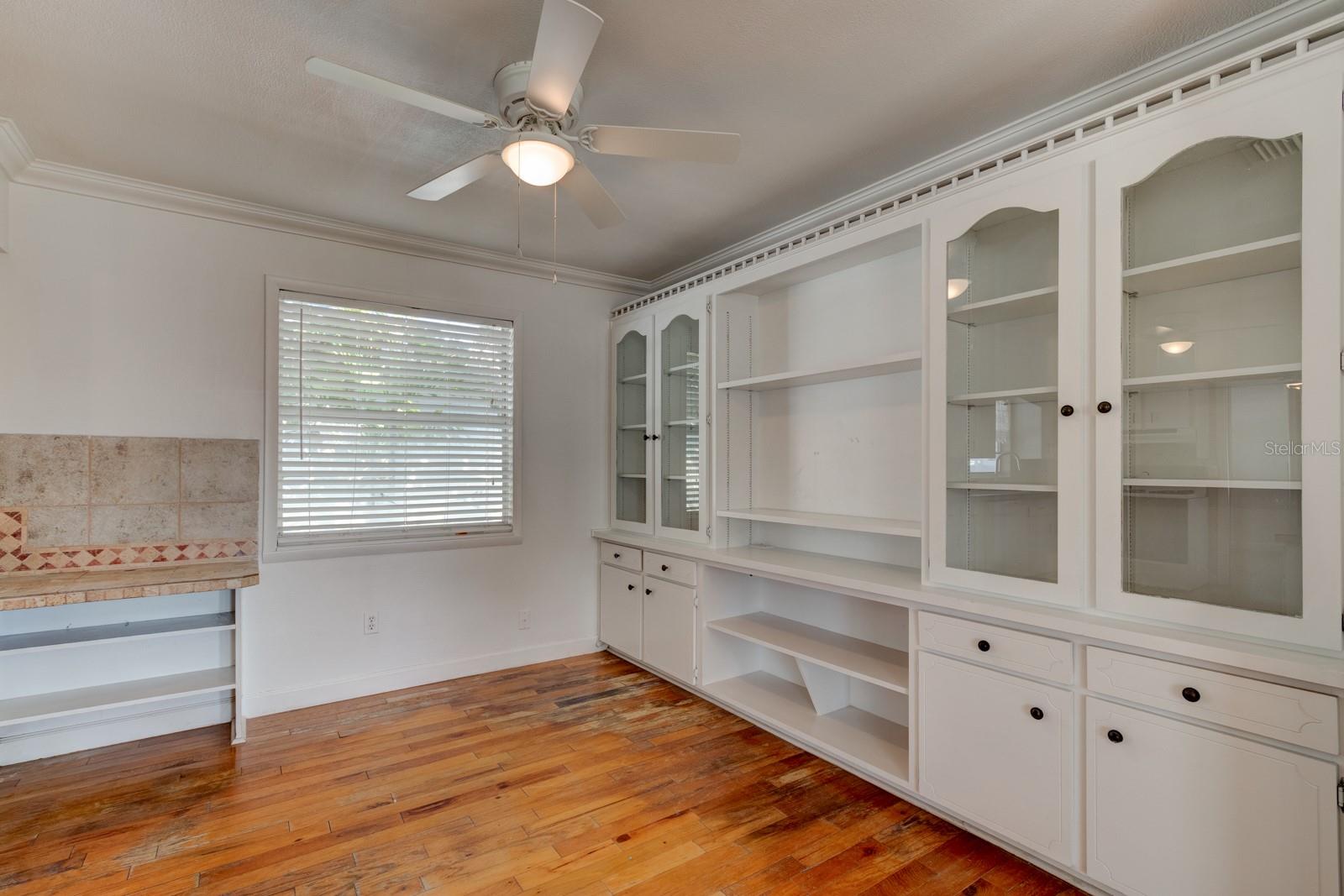 Image 11 of 34 For 922 Locust Street