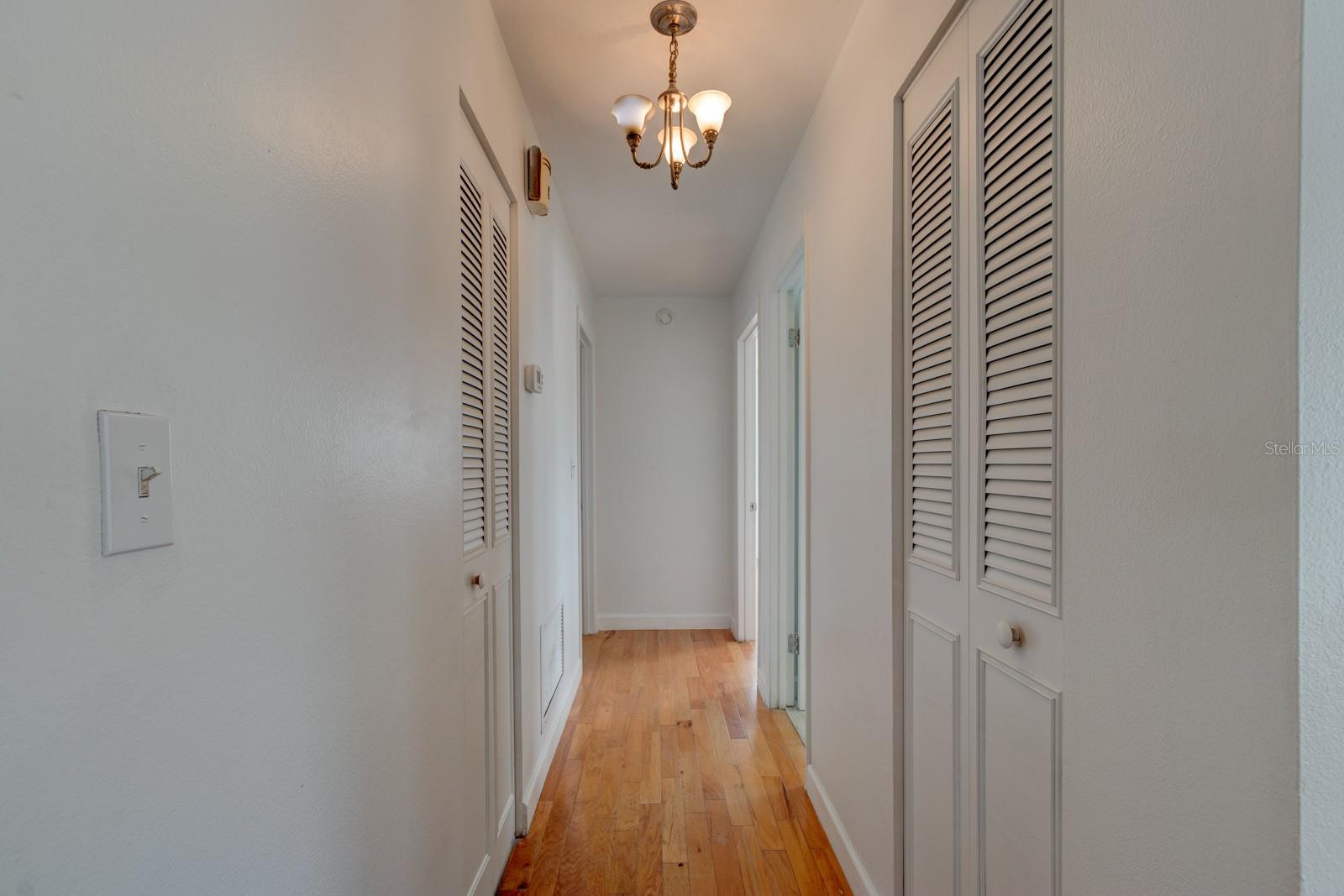 Image 12 of 34 For 922 Locust Street