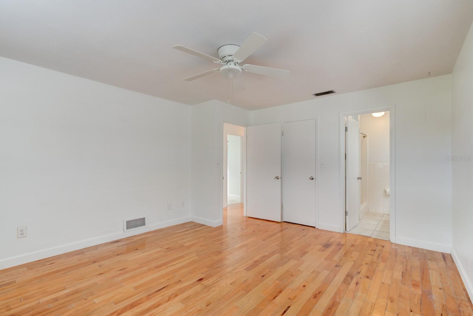 Image 14 of 34 For 922 Locust Street