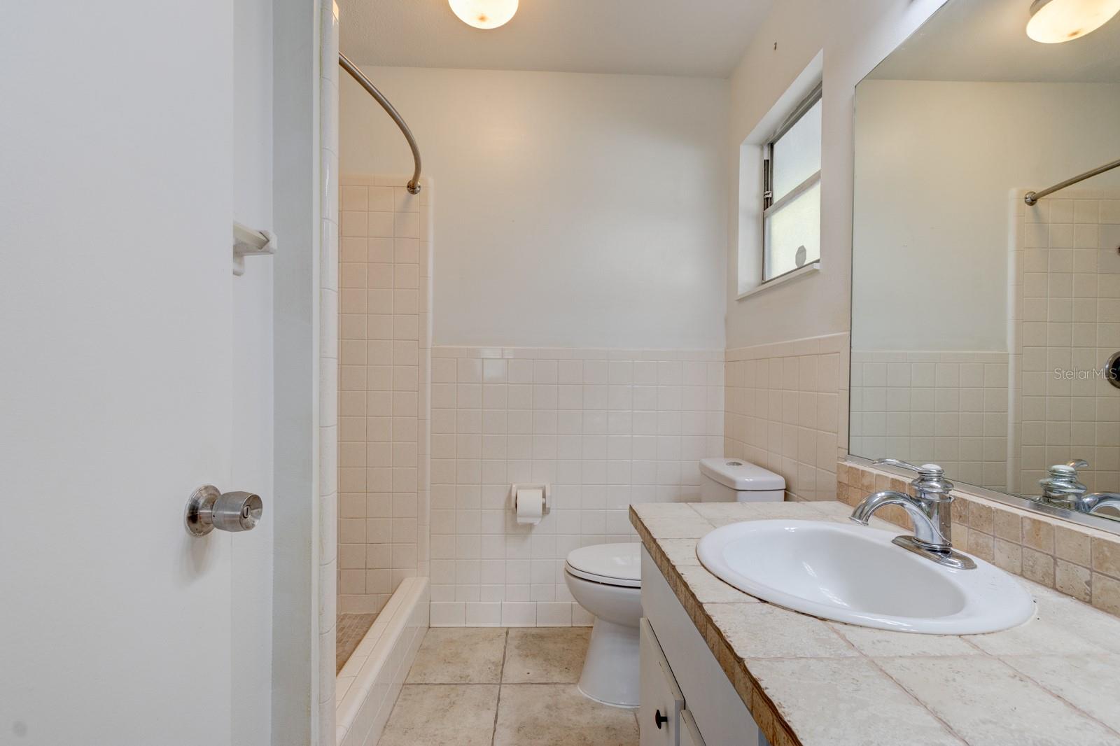 Image 15 of 34 For 922 Locust Street