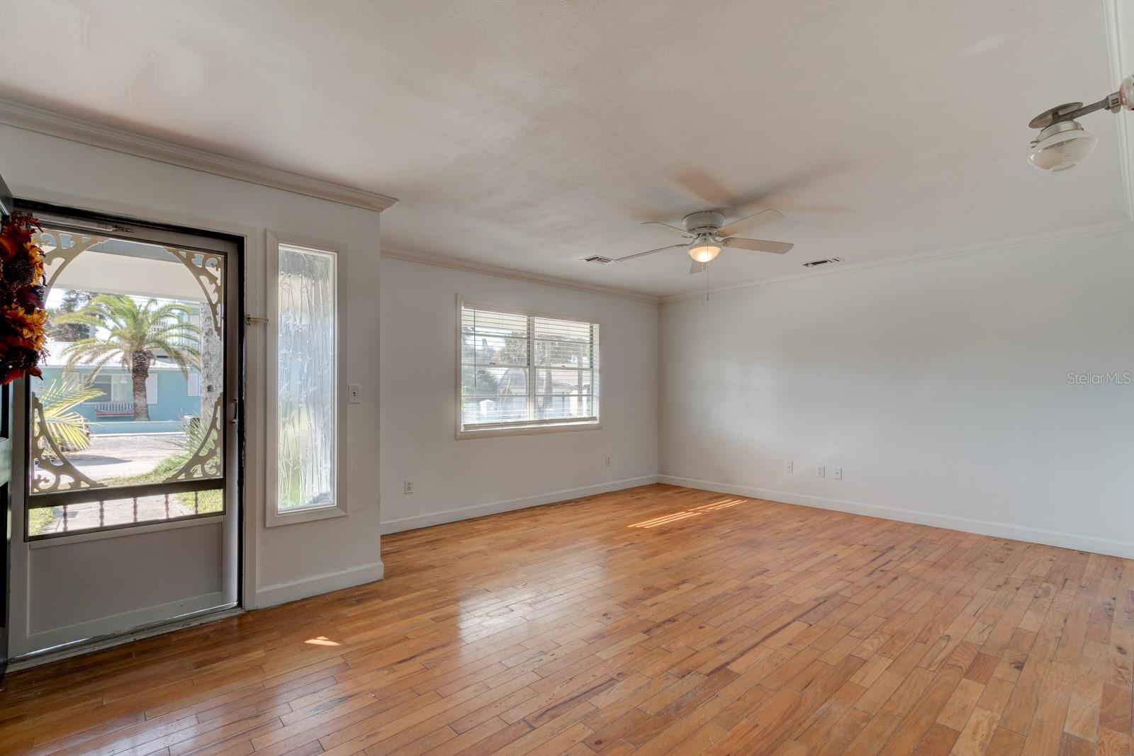 Image 5 of 34 For 922 Locust Street