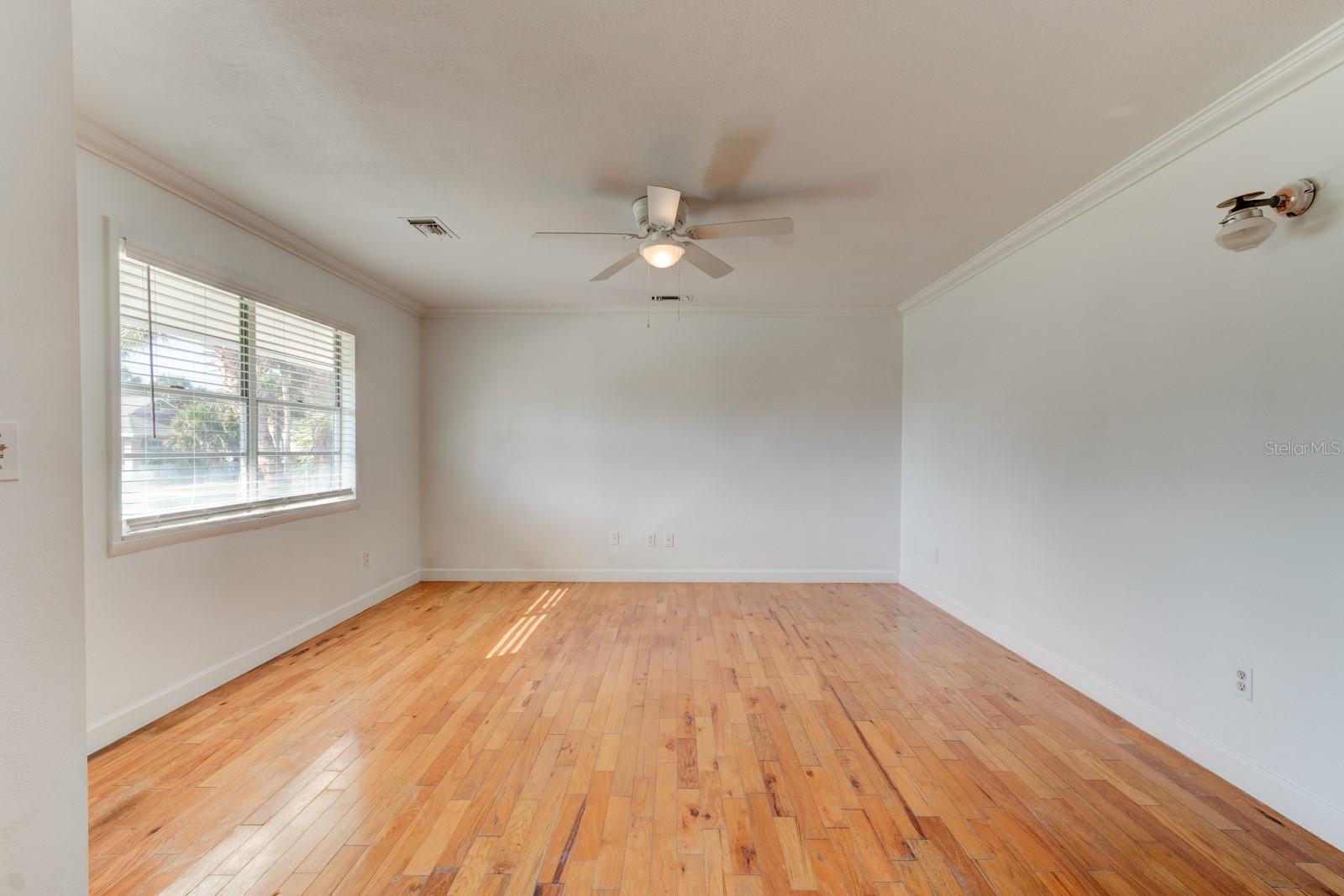 Image 7 of 34 For 922 Locust Street