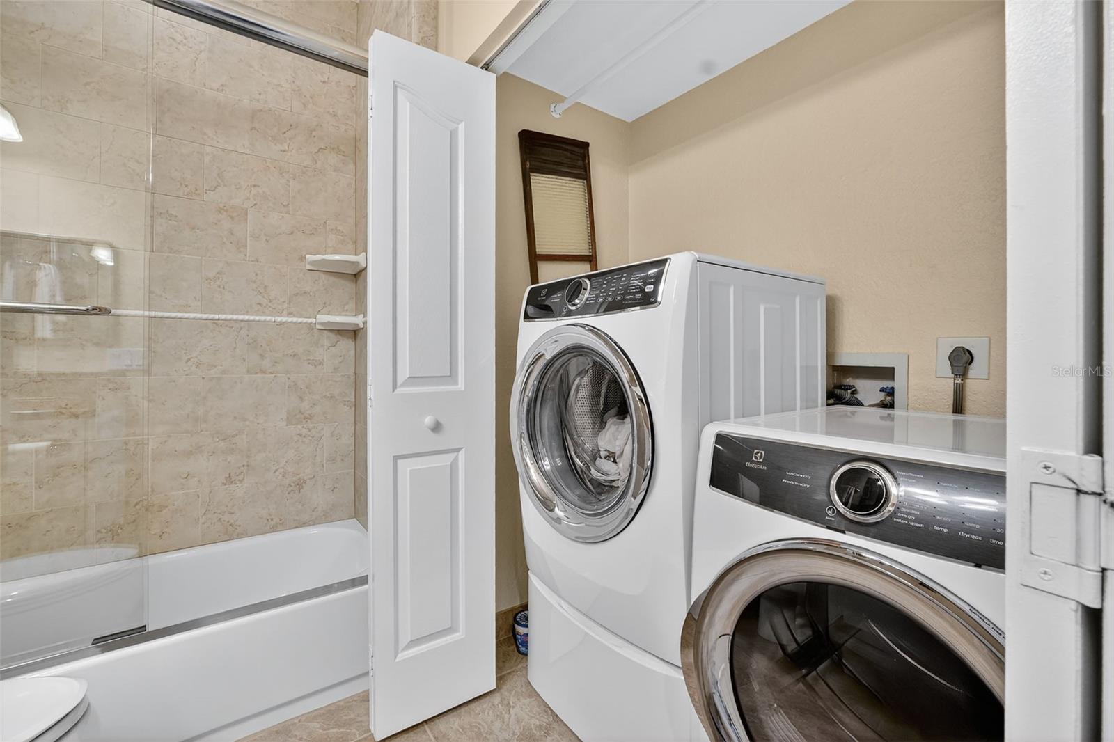 Image 24 of 50 For 434 Bouchelle Drive 304