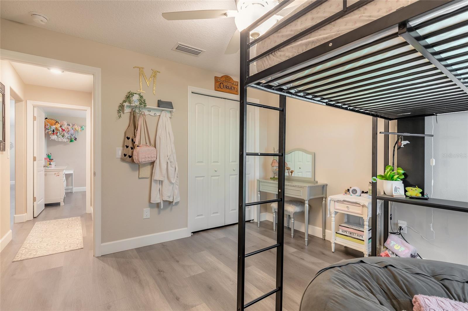 Image 10 of 50 For 4050 Golden Shores Boulevard