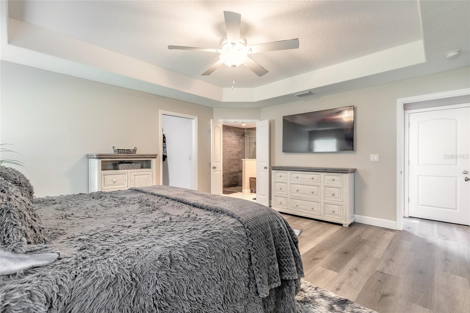 Image 15 of 50 For 4050 Golden Shores Boulevard