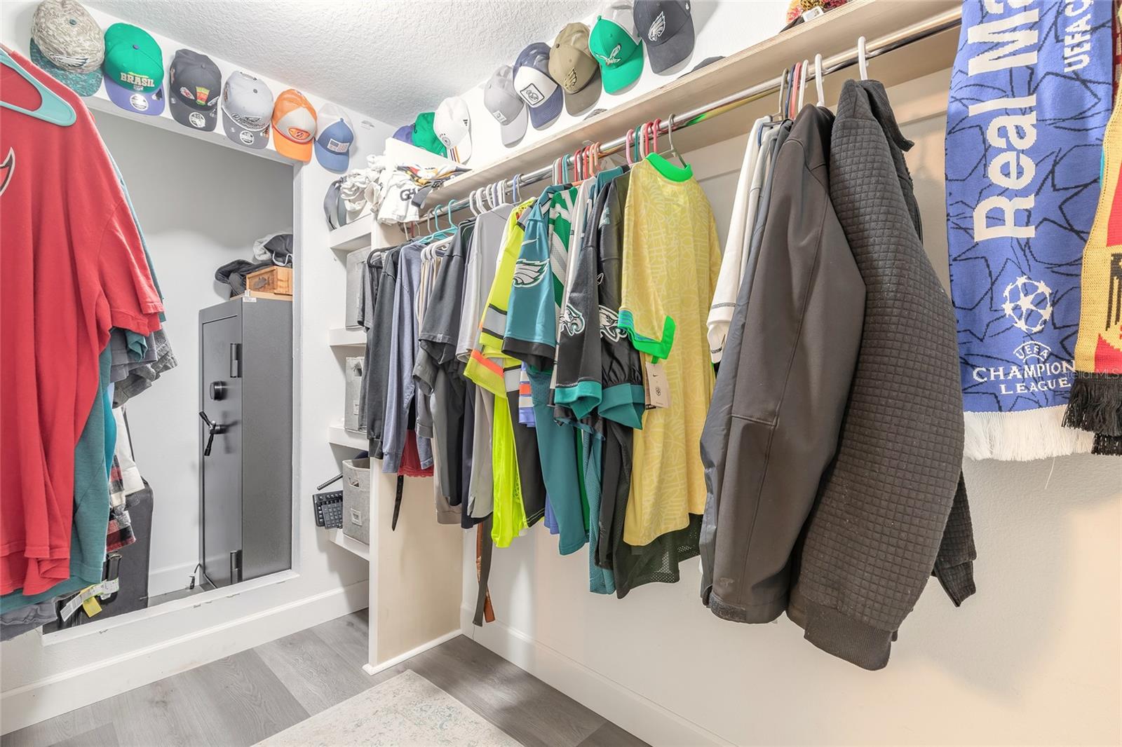 Image 16 of 50 For 4050 Golden Shores Boulevard